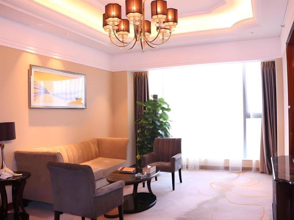 Wyndham Grand Plaza Royale Xianglin Shaoyang Hotell Exteriör bild