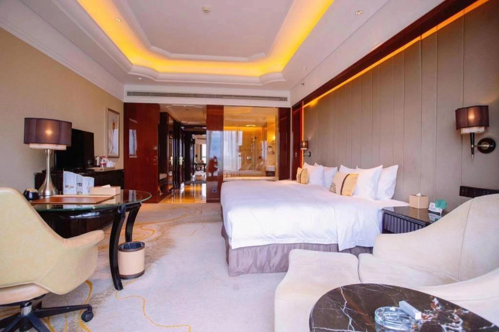Wyndham Grand Plaza Royale Xianglin Shaoyang Hotell Exteriör bild