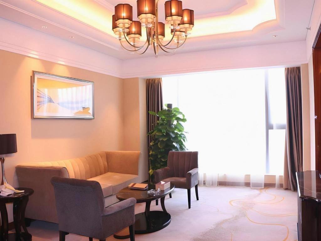 Wyndham Grand Plaza Royale Xianglin Shaoyang Hotell Exteriör bild