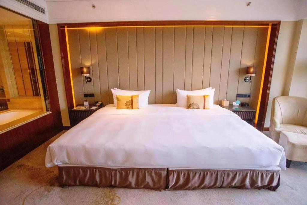 Wyndham Grand Plaza Royale Xianglin Shaoyang Hotell Exteriör bild